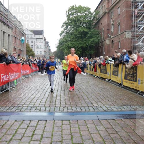13.09.2026 - Kiel Lauf Yannick Fuchs http://msf.ph/oto/10408105 13.09.2026 09:02:04 Ziel 911, 2916, 3592, 5577, 6062, 6562, 7062, 9501, 10324, 10336, 11119, 11578, 12211, 12321, 12446, 12539, 1353, 1355, 1959, 2321, 2568, 3362, 4415, 6315, 7210, 9285, 9287, 9615, 11119, 11772, 12296, 12626, 1992, 2635, 3250, 3405, 3406, 5271, 5482, 6251, 6485, 6672, 6749, 8183, 8419, 10288, 11571, 3578, 4784, 6257, 11562, 11901, 12296, 12436 meine-sportfotos.de