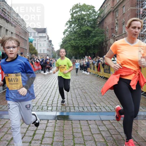 13.09.2026 - Kiel Lauf Yannick Fuchs http://msf.ph/oto/10408132 13.09.2026 09:02:05 Ziel 911, 2916, 3592, 5271, 5577, 6062, 6562, 7062, 9501, 10324, 10336, 11578, 12211, 12321, 12446, 12539, 1353, 1355, 1959, 2321, 2568, 3362, 4415, 6315, 7062, 7210, 9285, 9287, 9615, 11119, 11772, 12296, 12626, 1992, 2635, 3250, 3405, 3406, 4337, 5482, 6251, 6485, 6672, 6749, 8183, 8419, 10288, 11571, 3578, 4784, 6257, 11562, 11901, 12296, 12436 meine-sportfotos.de