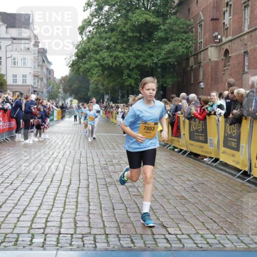 13.09.2026 - Kiel Lauf Yannick Fuchs http://msf.ph/oto/10408162 13.09.2026 09:02:10 Ziel 911, 3405, 5271, 5577, 6062, 6251, 6562, 10324, 10336, 11578, 12211, 12446, 1353, 1355, 1959, 2321, 2568, 2916, 3362, 3592, 4415, 6315, 7062, 7210, 9285, 9287, 9501, 9615, 11119, 11772, 12321, 12539, 12626, 1992, 2635, 3250, 3406, 4337, 5482, 6485, 6672, 6749, 7853, 8183, 8419, 10288, 11571, 3362, 4415, 7210, 11772, 12296, 12626 meine-sportfotos.de