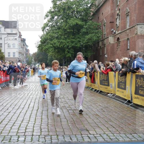 13.09.2026 - Kiel Lauf Yannick Fuchs http://msf.ph/oto/10408186 13.09.2026 09:02:14 Ziel 911, 1992, 2635, 3250, 3405, 3406, 5271, 5482, 6062, 6251, 6485, 6562, 6672, 8183, 10288, 10324, 10336, 11571, 12446, 911, 1353, 1355, 1959, 2321, 2568, 2916, 3592, 5577, 6315, 7062, 9285, 9287, 9501, 9615, 11119, 11578, 12211, 12321, 12539, 963, 4337, 5618, 6749, 7853, 8419, 9119, 9212, 2321, 2568, 3362, 4415, 6315, 7210, 9287, 11772, 12296, 12626 meine-sportfotos.de