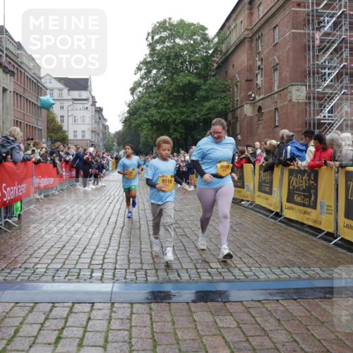 13.09.2026 - Kiel Lauf Yannick Fuchs http://msf.ph/oto/10408197 13.09.2026 09:02:15 Ziel 1992, 2635, 3250, 3405, 3406, 5271, 5482, 6062, 6251, 6485, 6562, 6672, 8183, 10288, 10324, 10336, 11571, 12446, 911, 1353, 1355, 1959, 2321, 2568, 2916, 3592, 5577, 6062, 6562, 7062, 9285, 9287, 9501, 9615, 11119, 11578, 12211, 12321, 12539, 963, 4337, 5618, 6749, 7853, 8419, 9119, 9212, 1959, 2321, 2568, 3362, 4415, 6315, 7210, 9287, 11772, 12626 meine-sportfotos.de