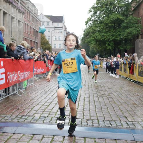 13.09.2026 - Kiel Lauf Yannick Fuchs http://msf.ph/oto/10408224 13.09.2026 09:02:18 Ziel 1992, 2635, 3250, 3405, 3406, 5271, 5482, 6251, 6485, 6672, 6749, 8183, 8419, 10288, 10324, 10336, 11571, 12446, 911, 1353, 1355, 1959, 2916, 3592, 5577, 6062, 6562, 7062, 9285, 9501, 9615, 10336, 11119, 11578, 12211, 12321, 12539, 963, 4337, 5618, 6853, 7853, 9119, 9212, 12270, 1353, 1355, 1959, 2321, 2568, 4415, 6315, 7210, 9285, 9287, 11772, 12626 meine-sportfotos.de