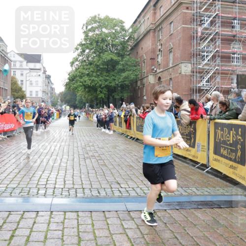 13.09.2026 - Kiel Lauf Yannick Fuchs http://msf.ph/oto/10408237 13.09.2026 09:02:20 Ziel 1992, 2635, 3250, 3405, 3406, 4337, 5271, 5482, 6251, 6485, 6672, 6749, 8183, 8419, 10288, 11571, 911, 1353, 1355, 2916, 3592, 5271, 5577, 6062, 6562, 7062, 9285, 9501, 9615, 10324, 10336, 11119, 11578, 12211, 12321, 12446, 12539, 963, 5618, 6853, 7853, 9119, 9212, 12270, 1353, 1355, 1959, 2321, 2568, 6315, 9285, 9287, 9615, 11772 meine-sportfotos.de