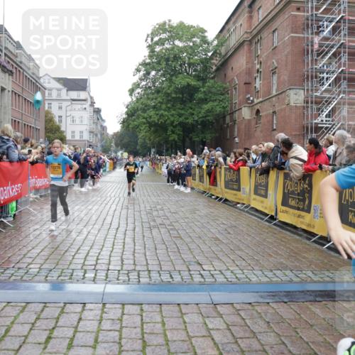 13.09.2026 - Kiel Lauf Yannick Fuchs http://msf.ph/oto/10408244 13.09.2026 09:02:21 Ziel 1992, 2635, 3250, 3405, 3406, 4337, 5482, 6251, 6485, 6672, 6749, 8183, 8419, 10288, 11571, 911, 2916, 3592, 5271, 5577, 6062, 6562, 7062, 9285, 9501, 9615, 10324, 10336, 11119, 11578, 12211, 12321, 12446, 12539, 963, 5618, 5983, 6853, 7853, 9119, 9212, 12270, 1353, 1355, 1959, 2321, 2568, 6315, 9285, 9287, 9615 meine-sportfotos.de