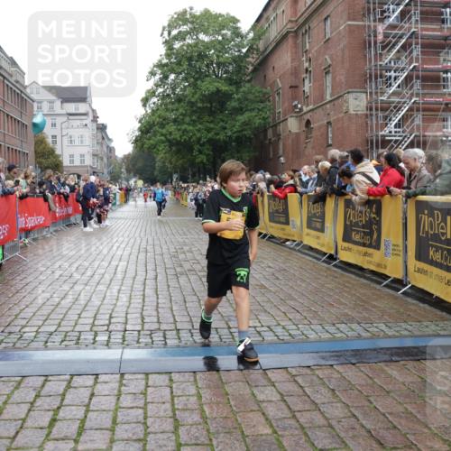 13.09.2026 - Kiel Lauf Yannick Fuchs http://msf.ph/oto/10408261 13.09.2026 09:02:25 Ziel 1992, 2635, 3250, 3405, 3406, 4337, 5482, 6251, 6485, 6672, 6749, 7853, 8183, 8419, 10288, 11571, 911, 2916, 3405, 3592, 5271, 5577, 6062, 6251, 6562, 7062, 9501, 10324, 10336, 11119, 11578, 12211, 12321, 12446, 12539, 963, 5618, 5983, 6853, 9119, 9212, 12270, 1353, 1355, 1959, 9285, 9615 meine-sportfotos.de