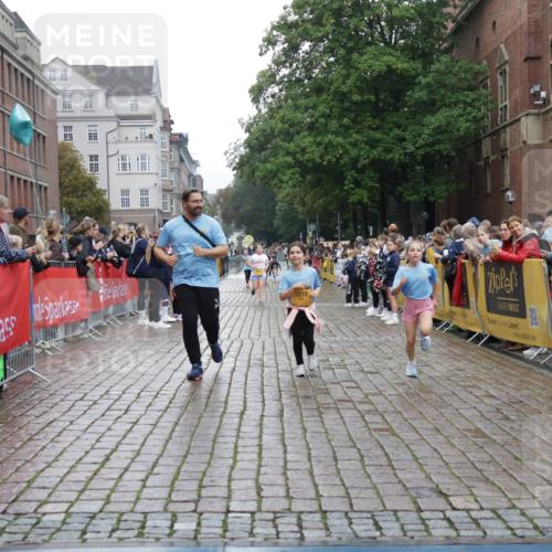 13.09.2026 - Kiel Lauf Yannick Fuchs http://msf.ph/oto/10408324 13.09.2026 09:02:46 Ziel 1830, 1870, 5983, 6853, 12052, 12270, 963, 1992, 2635, 3250, 3405, 3406, 4337, 5482, 5618, 6251, 6485, 6672, 6749, 6853, 7853, 8183, 8419, 9119, 9212, 10288, 11571, 1175, 2178, 2739, 911, 5271, 6062, 6562, 10324, 10336, 12446 meine-sportfotos.de