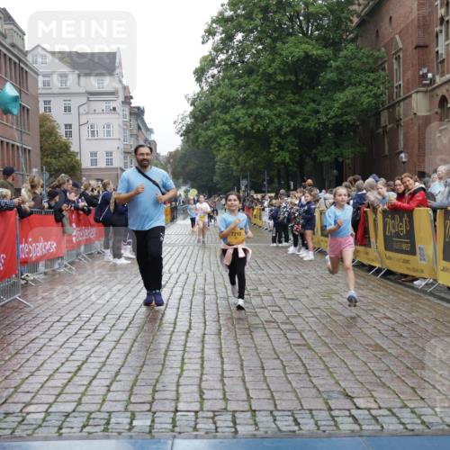 13.09.2026 - Kiel Lauf Yannick Fuchs http://msf.ph/oto/10408328 13.09.2026 09:02:46 Ziel 1830, 1870, 5983, 6853, 12052, 12270, 963, 1992, 2635, 3250, 3405, 3406, 4337, 5482, 5618, 6251, 6485, 6672, 6749, 6853, 7853, 8183, 8419, 9119, 9212, 10288, 11571, 1175, 2178, 2739, 911, 5271, 6062, 6562, 10324, 10336, 12446 meine-sportfotos.de