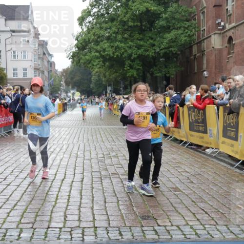 13.09.2026 - Kiel Lauf Yannick Fuchs http://msf.ph/oto/10408499 13.09.2026 09:03:15 Ziel 2372, 7020, 8013, 8789, 8924, 11932, 1175, 1830, 1870, 2178, 2739, 5983, 12052, 1268, 2528, 4445, 5854, 6191, 6644, 7564, 8613, 8616, 11931, 963, 5618, 5983, 6853, 9212, 12270 meine-sportfotos.de