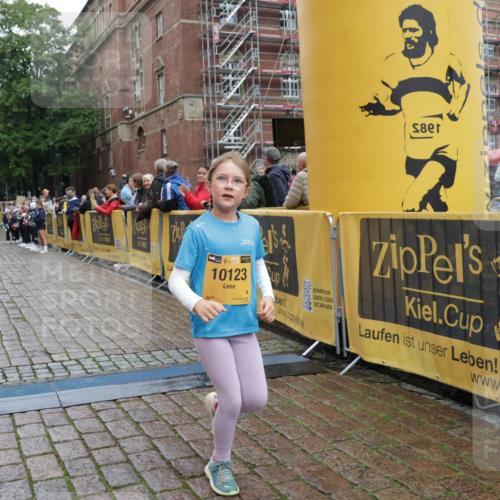 13.09.2026 - Kiel Lauf Yannick Fuchs http://msf.ph/oto/10408559 13.09.2026 09:03:28 Ziel 2528, 4445, 5854, 6191, 6644, 7564, 8613, 8616, 8789, 11931, 1175, 2178, 2372, 2739, 7020, 8013, 8924, 11932, 1268, 7990, 10123, 1175, 1830, 1870, 2739, 12052 meine-sportfotos.de