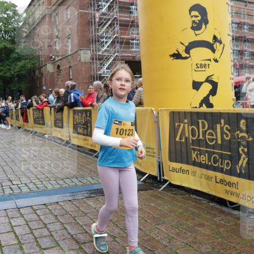 13.09.2026 - Kiel Lauf Yannick Fuchs http://msf.ph/oto/10408563 13.09.2026 09:03:28 Ziel 2528, 4445, 5854, 6191, 6644, 7564, 8613, 8616, 8789, 11931, 1175, 2178, 2372, 2739, 7020, 8013, 8924, 11932, 1268, 7990, 10123, 1175, 1830, 1870, 2739, 12052 meine-sportfotos.de
