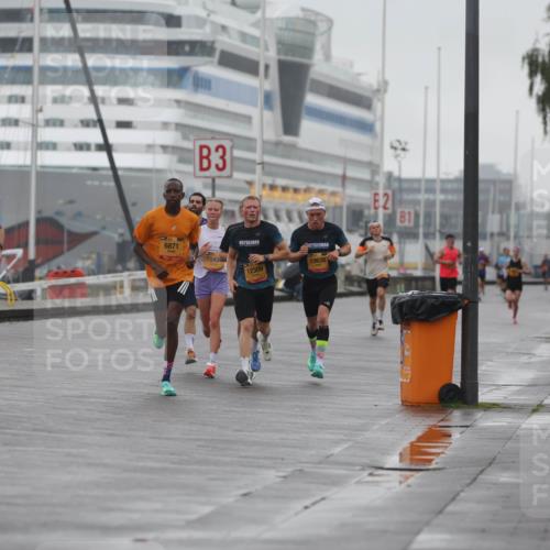 13.09.2026 - Kiel Lauf Andreas Tolksdorf http://msf.ph/oto/10408633 13.09.2026 11:41:21 Kiellinie 3971, 6871, 3, 1049, 12309, 10638, 2 meine-sportfotos.de