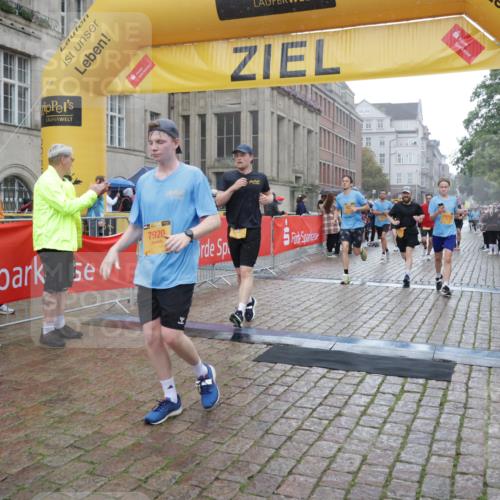 13.09.2026 - Kiel Lauf Yannick Fuchs http://msf.ph/oto/10408916 13.09.2026 10:36:53 Ziel 229, 1211, 4464, 4928, 8055, 8099, 8760, 9289, 9352, 9657, 10317, 10608, 11619, 11867, 12104, 1278, 1477, 1534, 1584, 1653, 2095, 2286, 2380, 2425, 2571, 2966, 4029, 4078, 4172, 4692, 5045, 5466, 5541, 5574, 6309, 6763, 7158, 7177, 7252, 7312, 8242, 8494, 8923, 9201, 9352, 9554, 10852, 11113, 11145, 388, 886, 990, 5331, 5471, 6671, 7987, 8162, 8390, 8391, 8463, 8792, 9901, 11101, 11883, 11911, 12311, 12314, 12545, 1003, 1477, 1653, 4078, 4971, 7920, 8554, 8579, 8743 meine-sportfotos.de