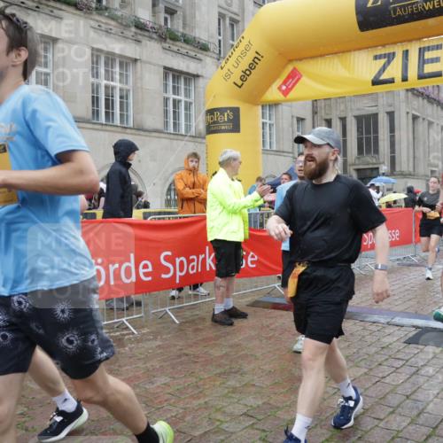 13.09.2026 - Kiel Lauf Yannick Fuchs http://msf.ph/oto/10408942 13.09.2026 10:36:56 Ziel 990, 1211, 4464, 4928, 8055, 8099, 8760, 9289, 9657, 10317, 10608, 11619, 11867, 229, 1278, 1477, 1534, 1584, 2095, 2286, 2380, 2425, 2571, 2966, 4029, 4692, 5045, 5466, 5541, 5574, 6309, 6763, 7177, 7252, 7312, 8242, 8494, 8923, 9352, 9554, 10852, 11113, 12104, 388, 886, 1217, 1313, 2601, 5331, 5471, 6671, 6720, 7729, 7987, 8026, 8162, 8390, 8391, 8463, 8792, 9901, 11101, 11883, 11911, 12311, 12314, 12545, 1477, 1653, 2286, 4078, 7920, 8554, 8743 meine-sportfotos.de