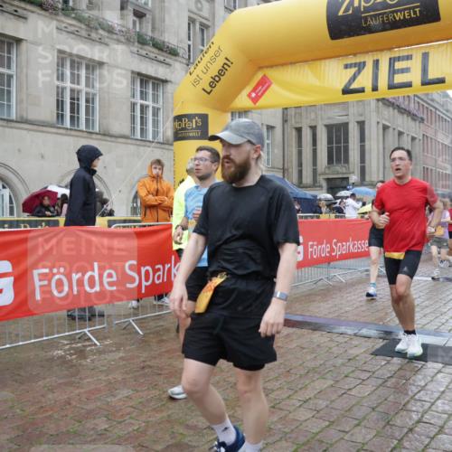 13.09.2026 - Kiel Lauf Yannick Fuchs http://msf.ph/oto/10408949 13.09.2026 10:36:56 Ziel 990, 1211, 4464, 4928, 8055, 8099, 8760, 9289, 9657, 10317, 10608, 11619, 11867, 229, 1278, 1477, 1534, 1584, 2095, 2286, 2380, 2425, 2571, 2966, 4029, 4692, 5045, 5466, 5541, 5574, 6309, 6763, 7177, 7252, 7312, 8242, 8494, 8923, 9352, 9554, 10852, 11113, 12104, 388, 886, 1217, 1313, 2601, 5331, 5471, 6671, 6720, 7729, 7987, 8026, 8162, 8390, 8391, 8463, 8792, 9901, 11101, 11883, 11911, 12311, 12314, 12545, 1477, 1653, 2286, 4078, 7920, 8554, 8743 meine-sportfotos.de