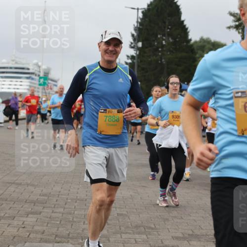 13.09.2026 - Kiel Lauf Andreas Tolksdorf http://msf.ph/oto/10408975 13.09.2026 10:00:39 Kiellinie 38, 7888, 9309, 39, 6946 meine-sportfotos.de