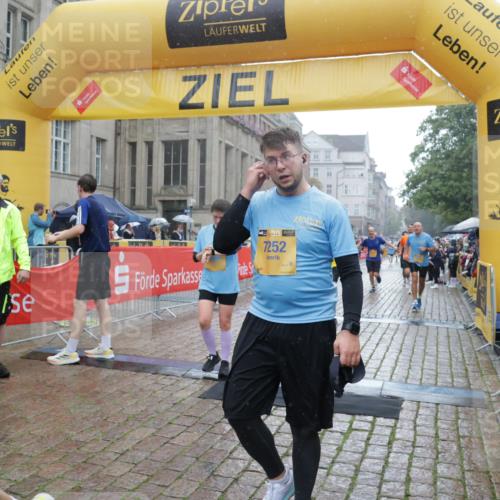 13.09.2026 - Kiel Lauf Yannick Fuchs http://msf.ph/oto/10409063 13.09.2026 10:37:06 Ziel 388, 886, 990, 1211, 4928, 5331, 5471, 6671, 8162, 8390, 8391, 8792, 9289, 9901, 10317, 11101, 11883, 11911, 12311, 12314, 12545, 229, 1534, 1584, 2095, 2571, 2966, 4464, 4692, 5045, 5541, 5574, 6309, 7177, 7312, 8055, 8099, 8494, 8760, 9352, 9554, 9657, 10317, 10608, 11113, 11619, 11867, 12104, 176, 595, 1142, 1217, 1313, 1479, 2601, 2925, 3137, 5262, 6720, 7640, 7729, 7987, 8026, 8463, 8515, 8628, 8820, 9208, 9435, 9540, 9977, 11748, 12742, 1278, 1534, 1584, 2380, 2425 meine-sportfotos.de