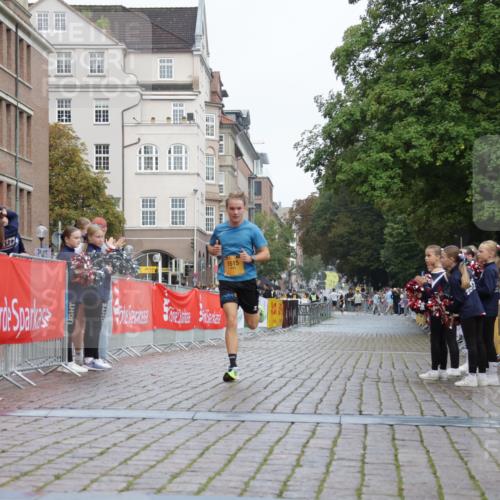 13.09.2026 - Kiel Lauf Yannick Fuchs http://msf.ph/oto/10409133 13.09.2026 09:31:46 Ziel 1515, 2409, 1519, 5339, 6685 meine-sportfotos.de