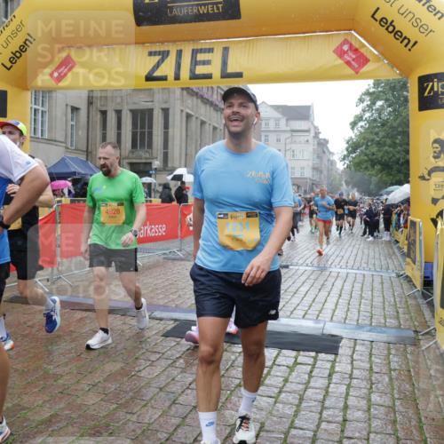 13.09.2026 - Kiel Lauf Yannick Fuchs http://msf.ph/oto/10409401 13.09.2026 10:37:36 Ziel 1707, 3028, 3137, 3981, 4375, 4521, 4877, 5262, 5850, 6133, 6511, 6705, 6796, 7129, 7355, 8146, 8567, 10393, 10952, 11685, 12424, 176, 388, 595, 886, 1142, 1217, 1313, 1479, 2601, 2925, 3137, 5262, 5331, 5471, 6671, 6720, 7640, 7729, 7987, 8026, 8162, 8390, 8391, 8463, 8515, 8628, 8792, 8820, 9208, 9435, 9540, 9901, 9977, 11101, 11748, 11883, 11911, 12311, 12314, 12545, 12742, 228, 453, 1041, 1326, 1481, 1700, 2358, 2361, 3860, 4255, 4540, 5357, 5429, 5831, 6230, 7732 meine-sportfotos.de