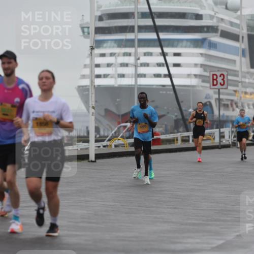 13.09.2026 - Kiel Lauf Andreas Tolksdorf http://msf.ph/oto/10409623 13.09.2026 11:42:34 Kiellinie 3643, 1856, 5270, 3, 2 meine-sportfotos.de