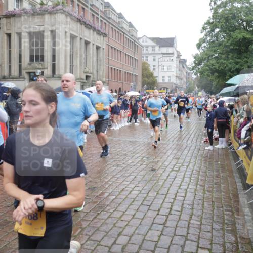 13.09.2026 - Kiel Lauf Yannick Fuchs http://msf.ph/oto/10410037 13.09.2026 10:40:51 Ziel 35, 337, 393, 1342, 1427, 1603, 1971, 2052, 2096, 2499, 2561, 2818, 3257, 3415, 3535, 3841, 4131, 4431, 4712, 5043, 5388, 6301, 6504, 6793, 7499, 7655, 7931, 8200, 8414, 8435, 8868, 8955, 9268, 10919, 11069, 11229, 11275, 12017, 12026, 12474, 529, 837, 1037, 1096, 1123, 1125, 1408, 1422, 1434, 1475, 1793, 1874, 1985, 2145, 2844, 2942, 3339, 3524, 4374, 4457, 5018, 5086, 5473, 5568, 5846, 6100, 6397, 6632, 6635, 6709, 7081, 7156, 7522, 7537, 8168 meine-sportfotos.de