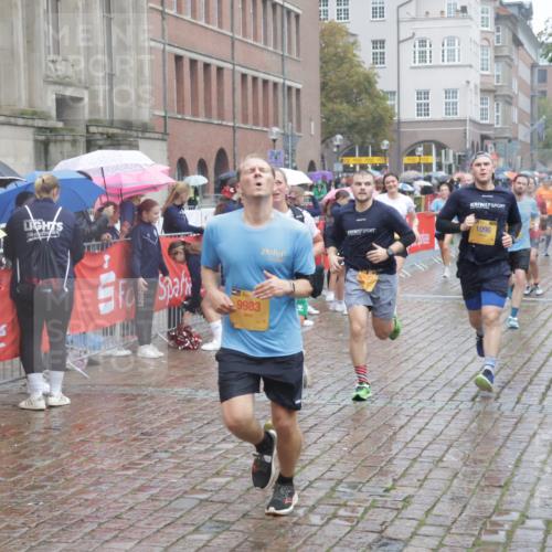 13.09.2026 - Kiel Lauf Yannick Fuchs http://msf.ph/oto/10410048 13.09.2026 10:40:52 Ziel 35, 337, 393, 1342, 1427, 1603, 1971, 2052, 2096, 2499, 2561, 2818, 3257, 3415, 3535, 3841, 4131, 4431, 4712, 5043, 5388, 6301, 6504, 6793, 7499, 7655, 7931, 8414, 8435, 8868, 8955, 9268, 10919, 11069, 11229, 11275, 12017, 12026, 12131, 12474, 12625, 529, 837, 1037, 1096, 1123, 1125, 1408, 1422, 1434, 1475, 1603, 1793, 1874, 1985, 2145, 2844, 2942, 3339, 3524, 4374, 4457, 5018, 5086, 5473, 5568, 5846, 6100, 6397, 6632, 6635, 6709, 7081, 7156, 7522, 7537, 8168 meine-sportfotos.de