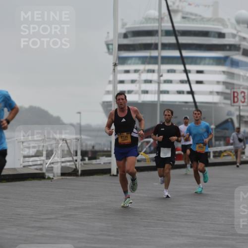 13.09.2026 - Kiel Lauf Andreas Tolksdorf http://msf.ph/oto/10410124 13.09.2026 11:43:03 Kiellinie 6333, 8371, 3884, 3 meine-sportfotos.de