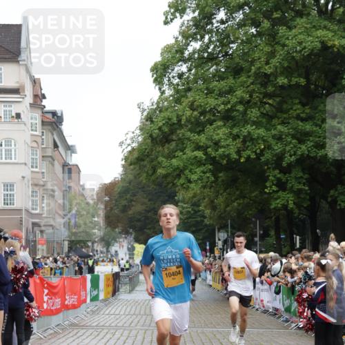 13.09.2026 - Kiel Lauf Yannick Fuchs http://msf.ph/oto/10410308 13.09.2026 09:33:36 Ziel 10404, 12831, 60, 2162, 6682, 7305, 8092, 1246, 6681, 7588, 10069, 10864, 2162, 11516 meine-sportfotos.de
