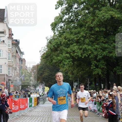 13.09.2026 - Kiel Lauf Yannick Fuchs http://msf.ph/oto/10410311 13.09.2026 09:33:36 Ziel 10404, 12831, 60, 2162, 6682, 7305, 8092, 1246, 6681, 7588, 10069, 10864, 2162, 11516 meine-sportfotos.de