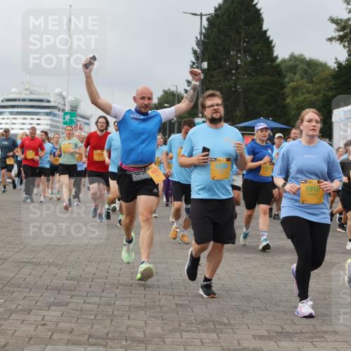 13.09.2026 - Kiel Lauf Andreas Tolksdorf http://msf.ph/oto/10410532 13.09.2026 10:01:33 Kiellinie 84, 11910, 4431, 11370, 39, 1910, 3238 meine-sportfotos.de