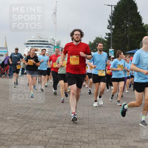 13.09.2026 - Kiel Lauf Andreas Tolksdorf http://msf.ph/oto/10410665 13.09.2026 10:01:36 Kiellinie 2035, 38, 11910, 11098, 25, 99, 3979 meine-sportfotos.de