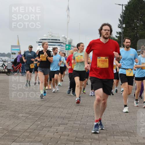 13.09.2026 - Kiel Lauf Andreas Tolksdorf http://msf.ph/oto/10410673 13.09.2026 10:01:37 Kiellinie 9433, 2035, 1619, 38, 11910, 819411 meine-sportfotos.de