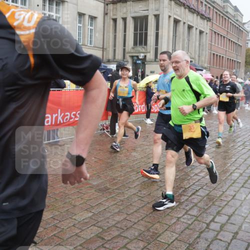 13.09.2026 - Kiel Lauf Yannick Fuchs http://msf.ph/oto/10410713 13.09.2026 10:41:28 Ziel 67, 827, 849, 1183, 1241, 1494, 1933, 2388, 2531, 2647, 3960, 4062, 4436, 4732, 4976, 5058, 5335, 5726, 5753, 5839, 6993, 9455, 9567, 9947, 10307, 10579, 10739, 10867, 10883, 11333, 11586, 11813, 12034, 12039, 35, 973, 1342, 1427, 1704, 1781, 1785, 1971, 2561, 2818, 2825, 2892, 2898, 3363, 3464, 3535, 3952, 4286, 4527, 4624, 4662, 4691, 4712, 4797, 5043, 5319, 5388, 5509, 5916, 6340, 6461, 6565, 6654, 7405, 7615, 8155, 8246, 8955, 9349, 9398, 9947, 10066 meine-sportfotos.de