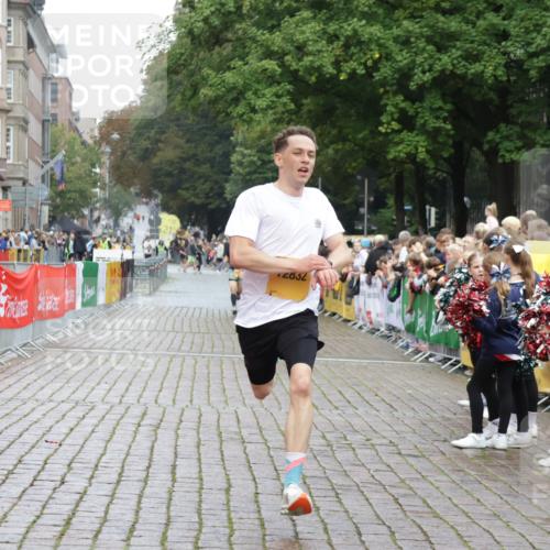 13.09.2026 - Kiel Lauf Yannick Fuchs http://msf.ph/oto/10410798 13.09.2026 09:35:19 Ziel 2761, 4638, 11904, 12484, 12832, 3168, 3766, 4361, 7414, 9380, 10461, 11719, 4589, 12278 meine-sportfotos.de