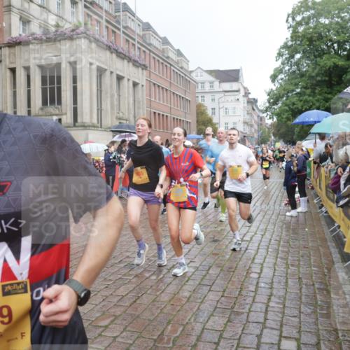 13.09.2026 - Kiel Lauf Yannick Fuchs http://msf.ph/oto/10411654 13.09.2026 10:42:49 Ziel 1680, 1975, 2239, 2273, 2999, 3036, 3260, 3584, 4120, 5450, 5814, 5911, 5933, 6129, 6136, 6147, 6320, 6567, 6839, 7014, 7422, 7657, 7685, 7692, 8635, 8759, 9341, 10485, 10667, 10711, 11164, 12155, 12208, 12825, 12827, 239, 757, 1245, 1328, 1638, 2224, 2314, 2507, 2745, 2820, 3254, 3367, 3474, 3821, 4034, 4320, 4352, 4451, 4919, 5476, 5636, 5802, 5877, 5952, 6020, 6088, 6196, 6615, 6678, 7187, 7299, 7586, 7685, 8304, 9152, 2427, 5437, 5155, 7475, 8034, 9420 meine-sportfotos.de