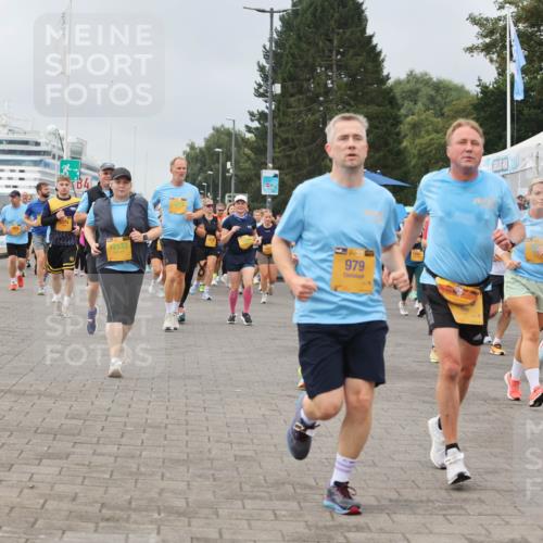 13.09.2026 - Kiel Lauf Andreas Tolksdorf http://msf.ph/oto/10411673 13.09.2026 10:02:11 Kiellinie 12133, 979, 12408 meine-sportfotos.de