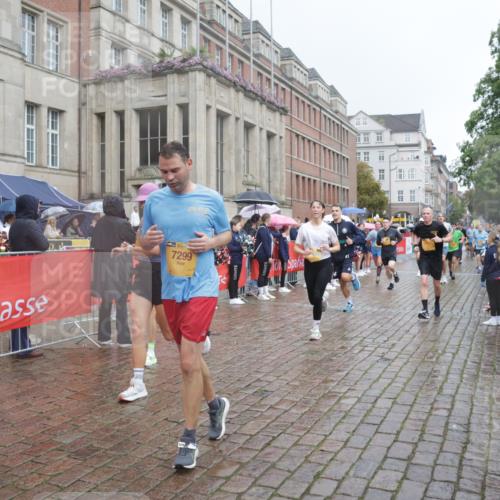 13.09.2026 - Kiel Lauf Yannick Fuchs http://msf.ph/oto/10411749 13.09.2026 10:42:56 Ziel 2427, 2481, 2627, 2999, 3248, 3260, 3572, 3584, 4120, 5298, 5814, 6121, 6129, 6136, 6179, 7188, 7422, 7555, 7657, 7692, 7814, 8287, 8759, 9177, 9341, 10485, 10667, 11129, 11146, 11344, 11643, 11726, 11984, 12208, 12279, 12825, 12827, 757, 1638, 1680, 1975, 2224, 2239, 2273, 2314, 2507, 2745, 3036, 3474, 3821, 4034, 4320, 4352, 4451, 5450, 5476, 5636, 5877, 5911, 5933, 5952, 6088, 6147, 6196, 6320, 6567, 6615, 6839, 7014, 7187, 7299, 7586, 7685, 7692, 8304, 9152, 5437 meine-sportfotos.de