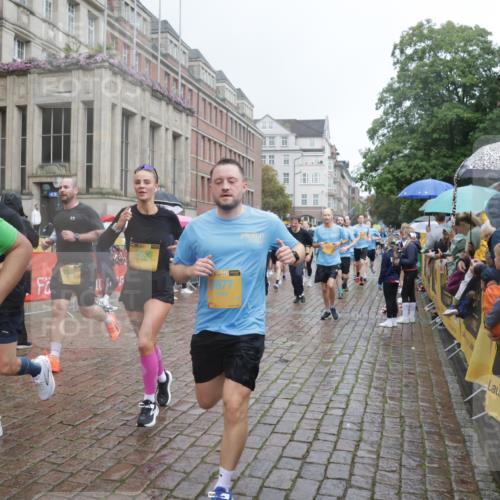 13.09.2026 - Kiel Lauf Yannick Fuchs http://msf.ph/oto/10411827 13.09.2026 10:43:01 Ziel 1290, 1931, 2427, 2481, 2502, 2627, 2999, 3248, 3572, 4120, 4825, 5298, 5437, 5814, 6121, 6179, 6439, 7188, 7555, 7814, 8287, 9177, 9483, 9627, 10485, 11129, 11146, 11344, 11643, 11726, 11984, 12187, 12279, 12480, 12827, 757, 1638, 1680, 1975, 2239, 2273, 2507, 2745, 2999, 3036, 3260, 3474, 3584, 3821, 4034, 4320, 4352, 4451, 5450, 5476, 5636, 5877, 5911, 5933, 5952, 6088, 6129, 6136, 6147, 6196, 6320, 6567, 6615, 6839, 7014, 7187, 7685, 7692, 485, 1178, 2131, 2887 meine-sportfotos.de