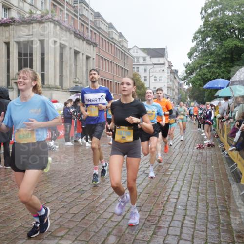 13.09.2026 - Kiel Lauf Yannick Fuchs http://msf.ph/oto/10412011 13.09.2026 10:43:13 Ziel 245, 534, 610, 1069, 1121, 1290, 1931, 2376, 2502, 2633, 2887, 2954, 3169, 3911, 3976, 4124, 4825, 5070, 5414, 5679, 6139, 6231, 6439, 6492, 6655, 6713, 8038, 8511, 9627, 9632, 10812, 10955, 11010, 11162, 11635, 11971, 12040, 12165, 12480, 12824, 1680, 1975, 2239, 2273, 2427, 2481, 2627, 2999, 3036, 3248, 3260, 3474, 3572, 3584, 4120, 5298, 5437, 5450, 5814, 5911, 5933, 6121, 6129, 6136, 6147, 6320, 6567, 6839, 7014, 7685, 7692, 485, 681, 1178, 2131 meine-sportfotos.de