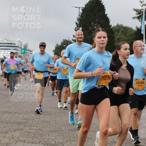 13.09.2026 - Kiel Lauf Andreas Tolksdorf http://msf.ph/oto/10412335 13.09.2026 10:02:44 Kiellinie 1094, 2859, 10176, 38, 10124, 616 meine-sportfotos.de