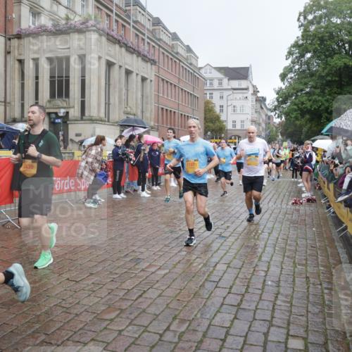 13.09.2026 - Kiel Lauf Yannick Fuchs http://msf.ph/oto/10412427 13.09.2026 10:43:40 Ziel 149, 1536, 2317, 3123, 4143, 4493, 4541, 4669, 4850, 4941, 5059, 5127, 5419, 6368, 6716, 7351, 8037, 9281, 9337, 9823, 10247, 10683, 11067, 11213, 11438, 11774, 12763, 12778, 245, 485, 534, 610, 681, 1069, 1121, 1178, 1290, 1500, 1720, 1780, 1931, 2119, 2131, 2376, 2502, 2633, 2680, 2800, 2887, 2954, 3132, 3169, 3911, 3976, 4124, 4218, 4282, 4690, 4718, 4825, 5070, 5222, 5414, 5679, 5715, 5848, 6079, 6139, 6231, 6422, 6492, 6536, 6655, 1977, 5437 meine-sportfotos.de