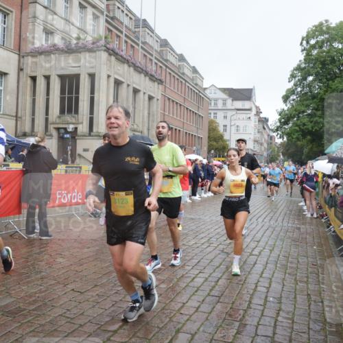 13.09.2026 - Kiel Lauf Yannick Fuchs http://msf.ph/oto/10412667 13.09.2026 10:44:07 Ziel 202, 318, 939, 1118, 1242, 1956, 2729, 2873, 3573, 3806, 3918, 4422, 5711, 6059, 6163, 6184, 7114, 7505, 7534, 7658, 7872, 7900, 8712, 9004, 9056, 9082, 9229, 9481, 9979, 10405, 10709, 11205, 11262, 11277, 11431, 11720, 11784, 12152, 12382, 12384, 12386, 12440, 56, 149, 305, 371, 1029, 1215, 1536, 1977, 2316, 2317, 2653, 2861, 2971, 3123, 3258, 3292, 3308, 3734, 4143, 4493, 4541, 4669, 4728, 4746, 4850, 4941, 5059, 5127, 5419, 6368, 6716, 7351, 702, 1275, 1379, 1439, 1839 meine-sportfotos.de