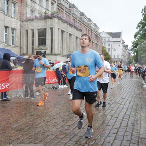 13.09.2026 - Kiel Lauf Yannick Fuchs http://msf.ph/oto/10412740 13.09.2026 10:44:13 Ziel 318, 702, 939, 1242, 1379, 1439, 1839, 1956, 2729, 2826, 2873, 3186, 3573, 3918, 5183, 5711, 5740, 5859, 6059, 6184, 7114, 7250, 7534, 7872, 7900, 9056, 9082, 9229, 9979, 10205, 10405, 10406, 11019, 11195, 11205, 11262, 11277, 11431, 11784, 12152, 12382, 12384, 12386, 12440, 12839, 56, 149, 202, 305, 318, 371, 1029, 1118, 1215, 1956, 1977, 2316, 2653, 2861, 2971, 3258, 3292, 3308, 3734, 3806, 4422, 4669, 4728, 4746, 4850, 5059, 5419, 6368, 7351, 1275 meine-sportfotos.de