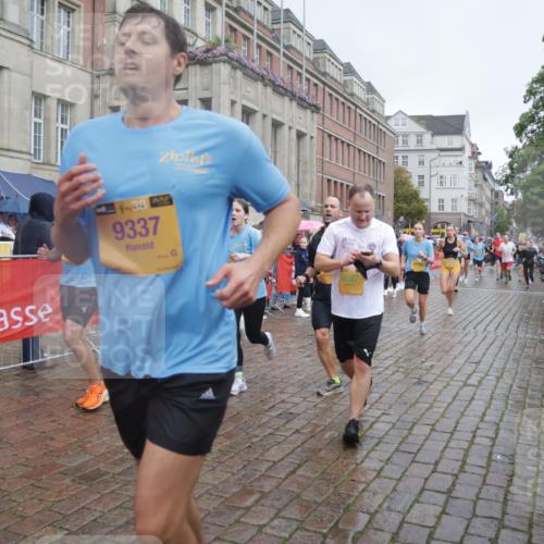 13.09.2026 - Kiel Lauf Yannick Fuchs http://msf.ph/oto/10412752 13.09.2026 10:44:13 Ziel 318, 702, 939, 1242, 1379, 1439, 1839, 1956, 2729, 2826, 2873, 3186, 3573, 3918, 5183, 5711, 5740, 5859, 6059, 6184, 7114, 7250, 7534, 7872, 7900, 9056, 9082, 9229, 9979, 10205, 10405, 10406, 11019, 11195, 11205, 11262, 11277, 11431, 11784, 12152, 12382, 12384, 12386, 12440, 12839, 56, 149, 202, 305, 318, 371, 1029, 1118, 1215, 1956, 1977, 2316, 2653, 2861, 2971, 3258, 3292, 3308, 3734, 3806, 4422, 4669, 4728, 4746, 4850, 5059, 5419, 6368, 7351, 1275 meine-sportfotos.de