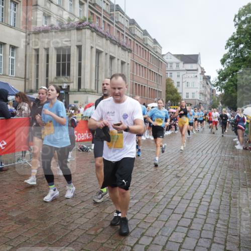 13.09.2026 - Kiel Lauf Yannick Fuchs http://msf.ph/oto/10412759 13.09.2026 10:44:14 Ziel 702, 939, 1242, 1379, 1439, 1839, 2729, 2826, 2873, 3186, 3573, 3918, 5183, 5711, 5740, 5859, 6059, 6184, 6611, 7114, 7250, 7291, 7534, 7872, 7900, 9056, 9082, 9229, 9401, 9979, 10205, 10405, 10406, 11019, 11195, 11205, 11262, 11277, 11431, 11784, 12152, 12382, 12384, 12386, 12440, 12839, 56, 149, 202, 305, 318, 371, 1029, 1118, 1215, 1956, 1977, 2316, 2653, 2861, 2971, 3258, 3292, 3308, 3734, 3806, 4422, 4669, 4728, 4746, 5059, 5419, 6368, 7351, 1275 meine-sportfotos.de