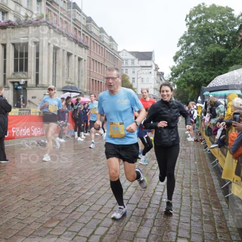 13.09.2026 - Kiel Lauf Yannick Fuchs http://msf.ph/oto/10412813 13.09.2026 10:44:18 Ziel 702, 1275, 1377, 1379, 1439, 1839, 2289, 2545, 2729, 2826, 2873, 3186, 3469, 3918, 5183, 5697, 5711, 5740, 5778, 5859, 6059, 6229, 6611, 7114, 7250, 7291, 7504, 7534, 7872, 7900, 9056, 9082, 9229, 9286, 9401, 10205, 10405, 10406, 11019, 11195, 11205, 11262, 11352, 11538, 11784, 11940, 12152, 12382, 12384, 12386, 12839, 56, 202, 305, 318, 371, 939, 1029, 1118, 1215, 1242, 1956, 1977, 2316, 2653, 2861, 2873, 2971, 3258, 3292, 3308, 3573, 3734, 3806, 4422, 4669, 4728, 4746 meine-sportfotos.de