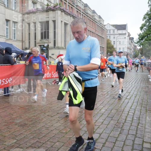 13.09.2026 - Kiel Lauf Yannick Fuchs http://msf.ph/oto/10413005 13.09.2026 10:44:31 Ziel 501, 1275, 1335, 1377, 2289, 2545, 2659, 2837, 2920, 3009, 3980, 4243, 4432, 5294, 5599, 5697, 5699, 5778, 6194, 6229, 6711, 6959, 7468, 7504, 7677, 7763, 8536, 8701, 9596, 11165, 11347, 11352, 11716, 11851, 11938, 12425, 12589, 12842, 202, 318, 702, 939, 1118, 1242, 1379, 1439, 1839, 1956, 2729, 2826, 2861, 2873, 3186, 3469, 3573, 3806, 3918, 4422, 5183, 5740, 5859, 6059, 6611, 7250, 7291, 7504, 7534, 688, 1323, 2952, 3591 meine-sportfotos.de