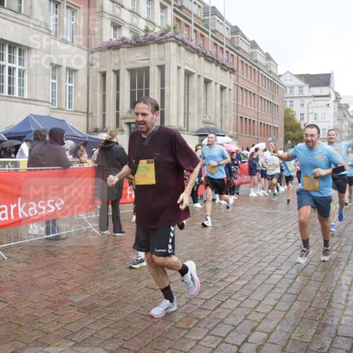 13.09.2026 - Kiel Lauf Yannick Fuchs http://msf.ph/oto/10413087 13.09.2026 10:44:39 Ziel 501, 688, 1751, 1753, 2488, 2659, 2837, 2920, 3134, 3152, 3282, 4033, 4243, 4432, 4532, 5420, 5567, 5699, 6194, 6580, 6637, 6711, 7122, 7279, 7677, 7701, 7763, 7910, 8445, 10082, 11427, 11714, 11938, 12105, 12425, 12569, 501, 702, 939, 1242, 1275, 1335, 1377, 1379, 1439, 1839, 2289, 2545, 2729, 2826, 2873, 3009, 3186, 3469, 3573, 3918, 3980, 5183, 5294, 5599, 5697, 5740, 5778, 5859, 6059, 6229, 6611, 6959, 7250, 7291, 7468, 7504, 7534, 1323, 2952, 3591 meine-sportfotos.de