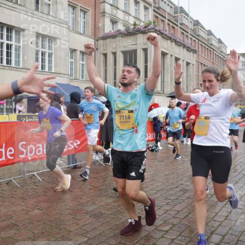 13.09.2026 - Kiel Lauf Yannick Fuchs http://msf.ph/oto/10413168 13.09.2026 10:44:44 Ziel 688, 1357, 1751, 1753, 2189, 2488, 3134, 3152, 3282, 4033, 4432, 4532, 4829, 5420, 5567, 6194, 6580, 6637, 6731, 7122, 7279, 7701, 7910, 8445, 8669, 9326, 10082, 11427, 11714, 11731, 12105, 12569, 12620, 501, 702, 1275, 1335, 1377, 1379, 1439, 1839, 2289, 2545, 2659, 2729, 2826, 2837, 2920, 3009, 3186, 3469, 3918, 3980, 4243, 5183, 5294, 5599, 5697, 5699, 5740, 5778, 5859, 6059, 6229, 6611, 6711, 6959, 7250, 7291, 7468, 7504, 7534, 7677, 1323, 2952, 3591 meine-sportfotos.de