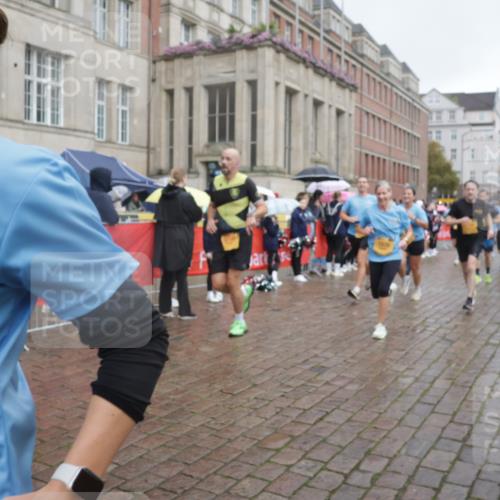 13.09.2026 - Kiel Lauf Yannick Fuchs http://msf.ph/oto/10413215 13.09.2026 10:44:47 Ziel 688, 1323, 1357, 1751, 1753, 2189, 2488, 2952, 3134, 3152, 3282, 3591, 4033, 4532, 4829, 5420, 5567, 6580, 6637, 6731, 7122, 7279, 7701, 7910, 8445, 8669, 9326, 10082, 11427, 11714, 11731, 12105, 12240, 12543, 12569, 12620, 501, 702, 1275, 1335, 1377, 1379, 1439, 1839, 2289, 2545, 2659, 2826, 2837, 2920, 3009, 3186, 3469, 3980, 4243, 4432, 5183, 5294, 5599, 5697, 5699, 5740, 5778, 5859, 6059, 6194, 6229, 6611, 6637, 6711, 6959, 7250, 7291, 7468, 7504, 7534, 7677 meine-sportfotos.de