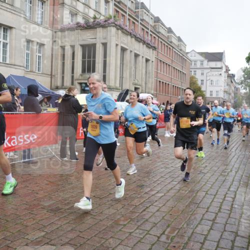 13.09.2026 - Kiel Lauf Yannick Fuchs http://msf.ph/oto/10413235 13.09.2026 10:44:48 Ziel 427, 688, 1323, 1357, 1751, 1753, 2189, 2488, 2952, 3134, 3152, 3282, 3591, 4033, 4532, 4829, 5420, 5567, 6580, 6731, 7122, 7279, 7701, 7910, 8445, 8669, 9326, 10082, 10572, 11714, 11731, 12105, 12240, 12543, 12569, 12620, 501, 702, 1275, 1335, 1377, 1379, 1439, 1839, 2289, 2545, 2659, 2826, 2837, 2920, 3009, 3186, 3469, 3980, 4243, 4432, 5183, 5294, 5567, 5599, 5697, 5699, 5740, 5778, 5859, 6194, 6229, 6611, 6637, 6711, 6959, 7250, 7291, 7468, 7504, 7677 meine-sportfotos.de